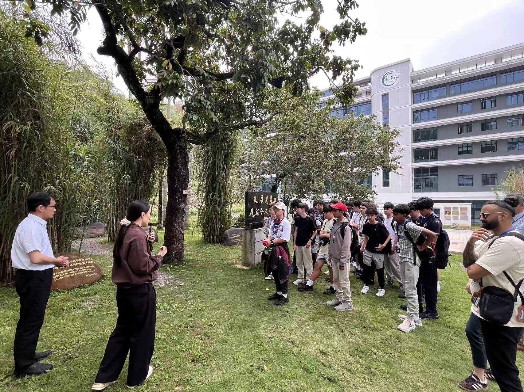 参访国家菌草工程技术研究中心.jpg