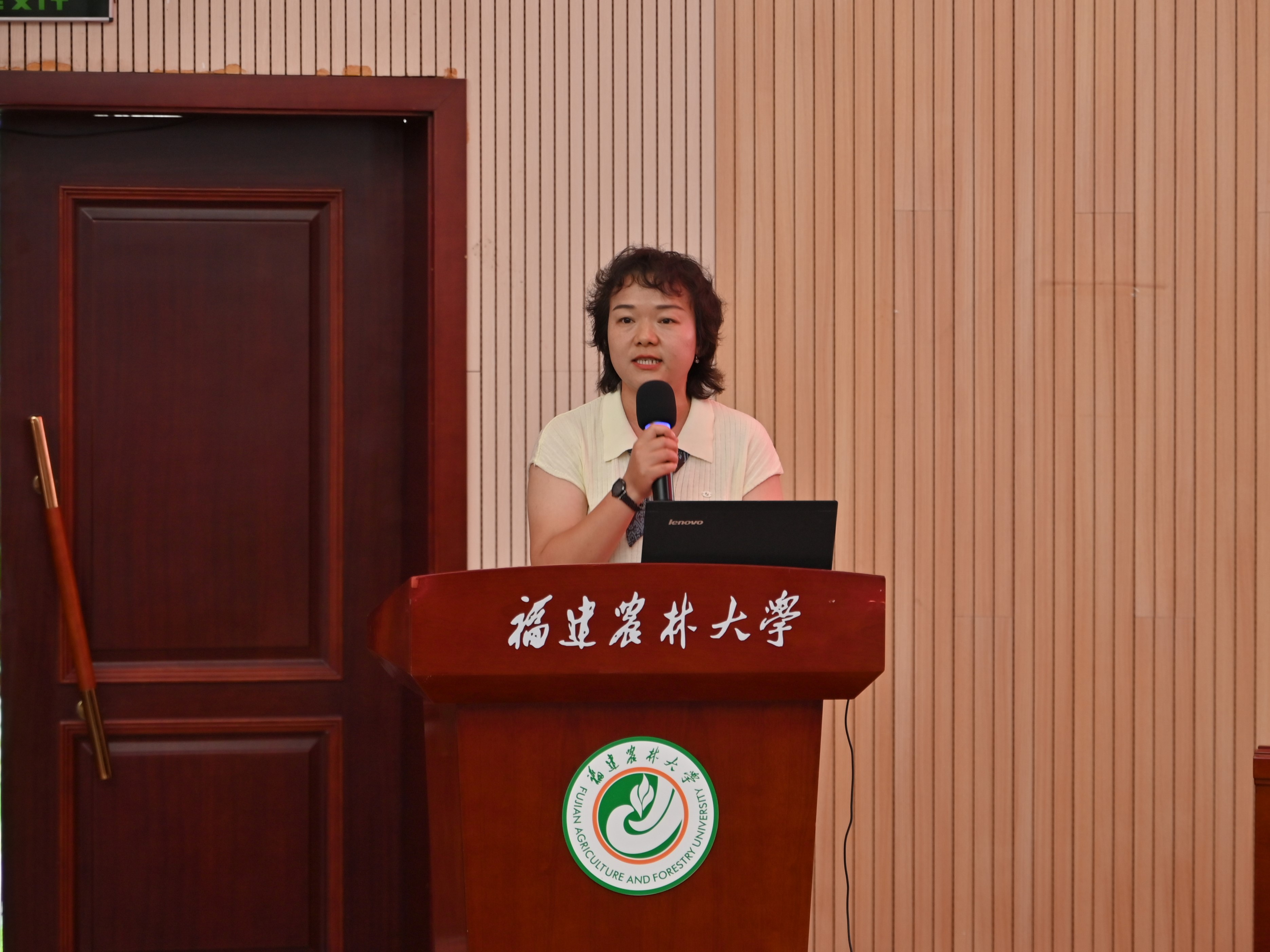 家长代表发言.JPG